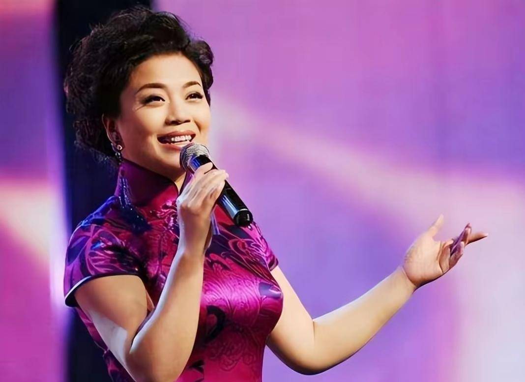 春晚常青树张也:风光背后有眼泪,跟初恋分手后,55岁还单身_父母_女儿