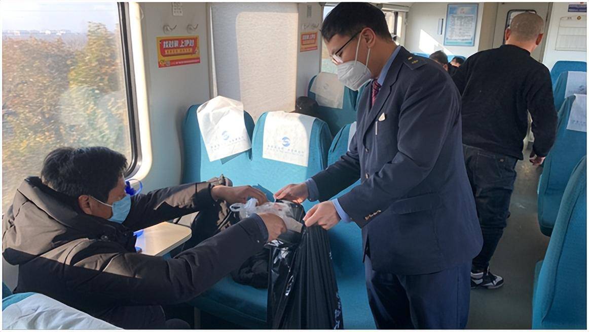 济南铁路局集团公司济南客运段重庆车队第三乘务组2024年春运首趟乘务