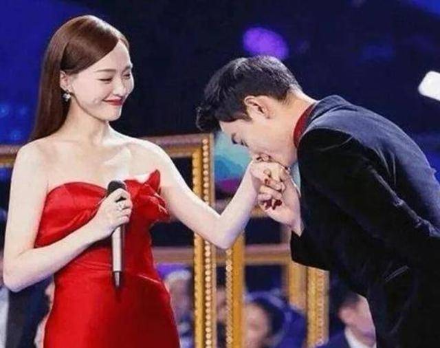 罗晋请客卡里钱不够,打电话问唐嫣要零花,内容不要太搞笑_合作_明星