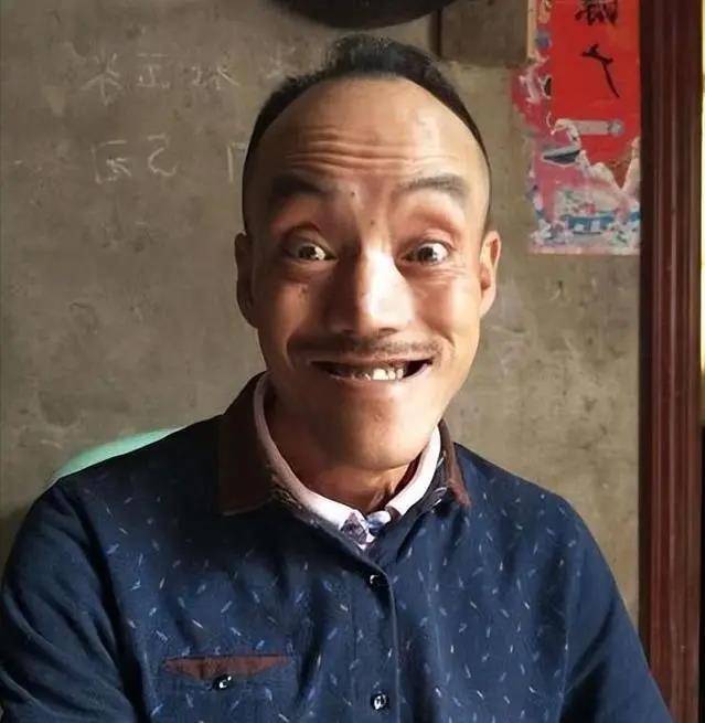 "光头强"冯加六:因一张照片走红,盖新房买豪车