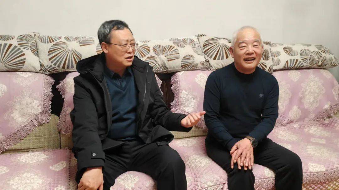 秦皇岛市青龙县检察院党组书记,代理检察长郭建伟走访慰问老党员_检察