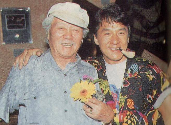 1994年成龙的餐厅开张,张国荣张曼玉等巨星到贺,场面盛大_许冠文_大哥