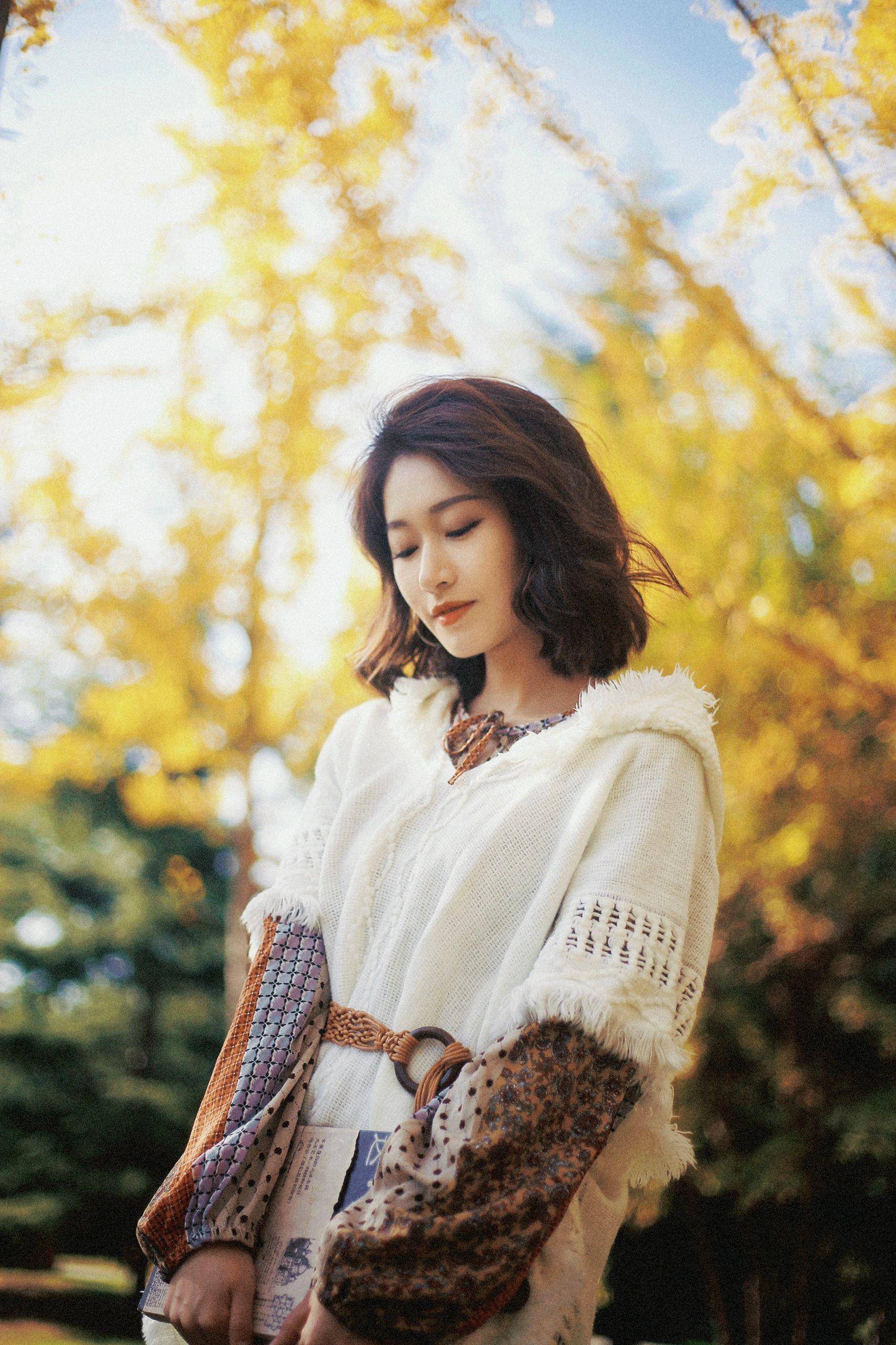 这81个拍照姿势,适合各种场景,在哪里拍照都出片漂亮_镜头_双手_芦苇