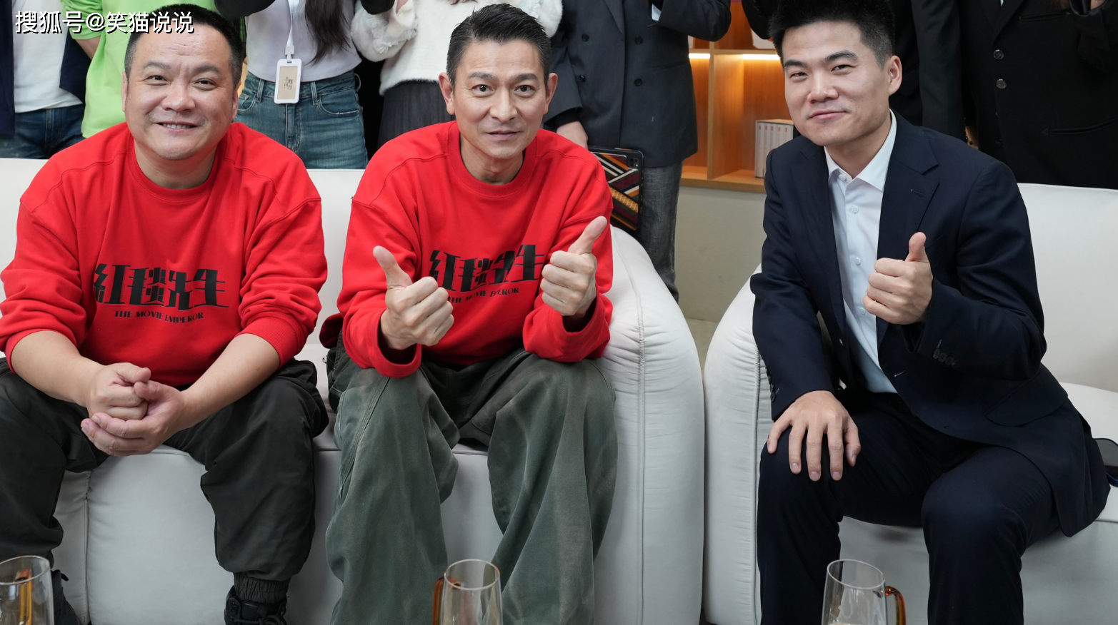 刘德华宁浩董宇辉拉钩,华仔坐c位双手拉钩!_直播_网友_样子
