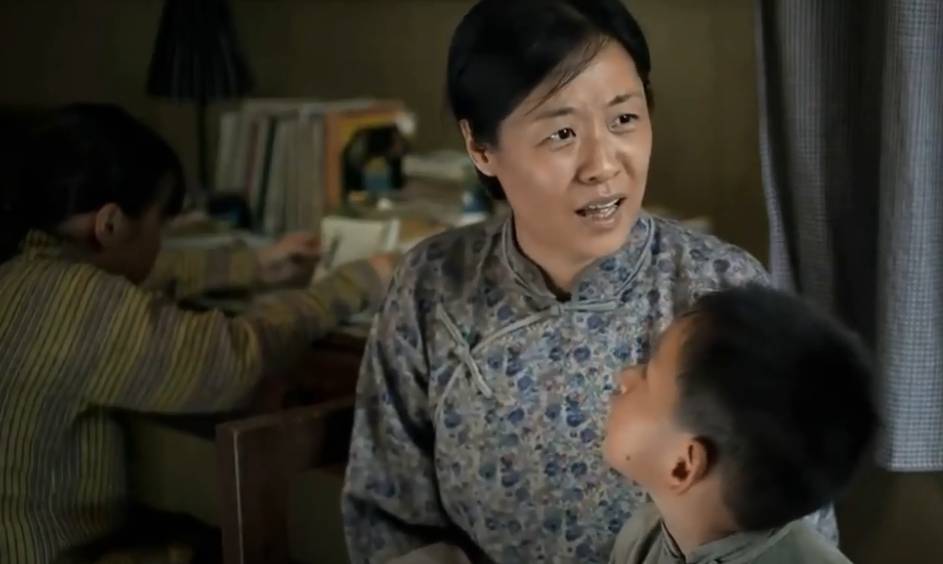 33岁演甄嬛传里的莫言,2年后演父母爱情里的田小娟,根本认不出_王丽涵