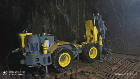 一二科技 | 探秘潜孔钻机:打孔界的黑科技,开启高效矿业新时代!