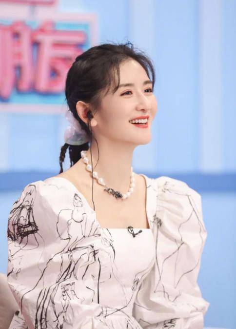 当"芒果台一姐"20年,退出快本后却没资源,谢娜走到早前该怪谁