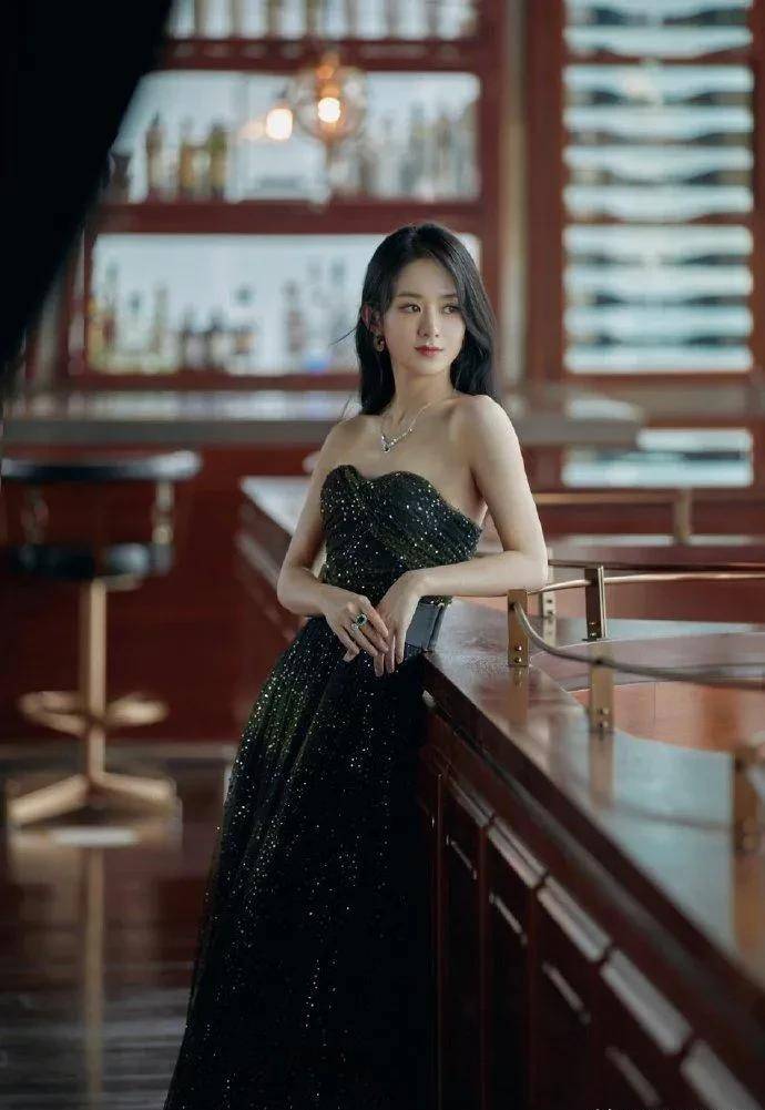 人间仙女赵丽颖,身材黄金比例,85花的扛把子当之无愧