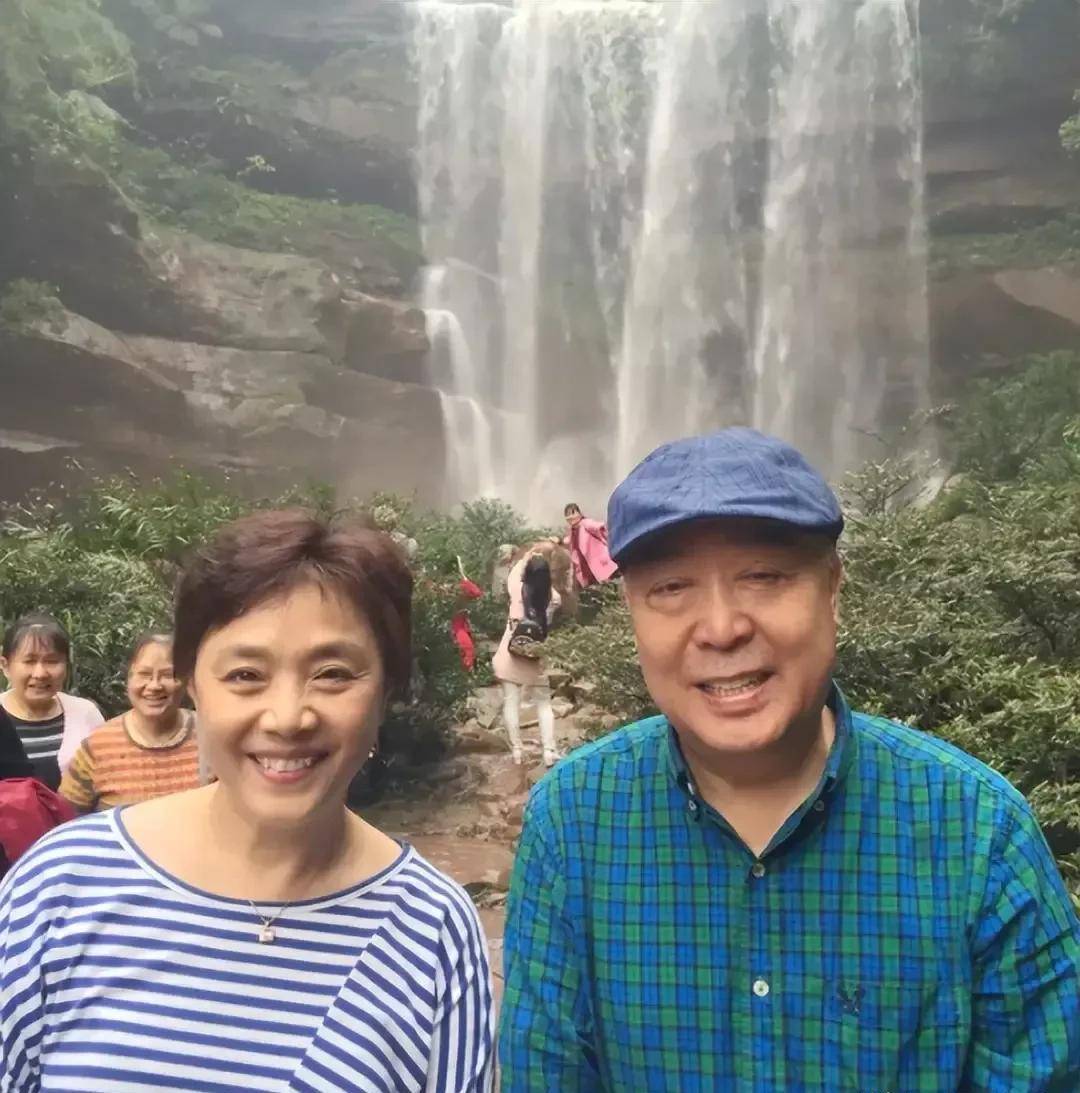师胜杰:不听妻子劝告戒酒,去世4年后,遗孀宋艳的痴情让人泪目_相声