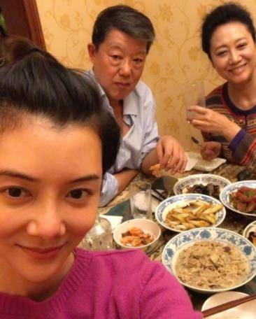 车晓:妈妈是王丽云,爸妈复婚是我的心愿,妈妈催婚是我的烦恼_女儿
