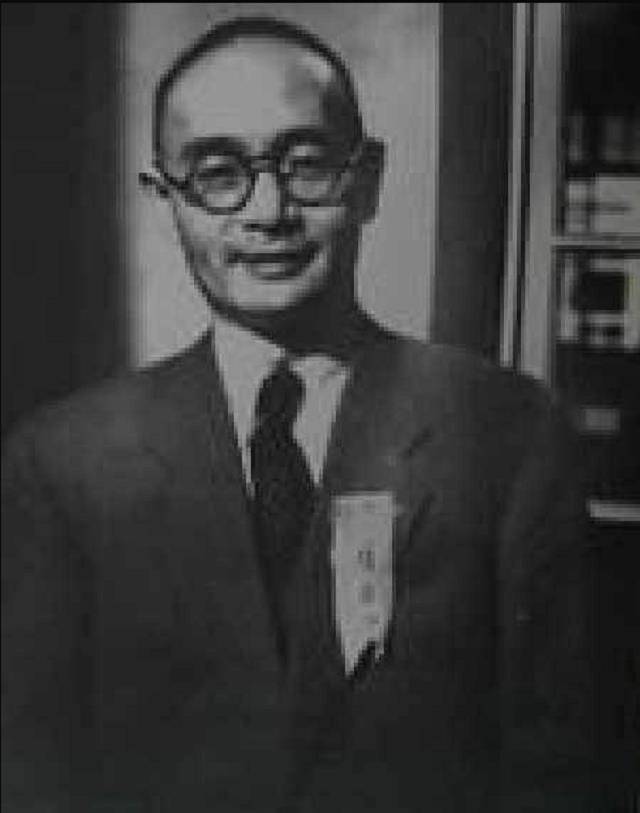 在杜月笙的众多门生中,陆京士是最忠心耿耿的那个,他一心一意追随着