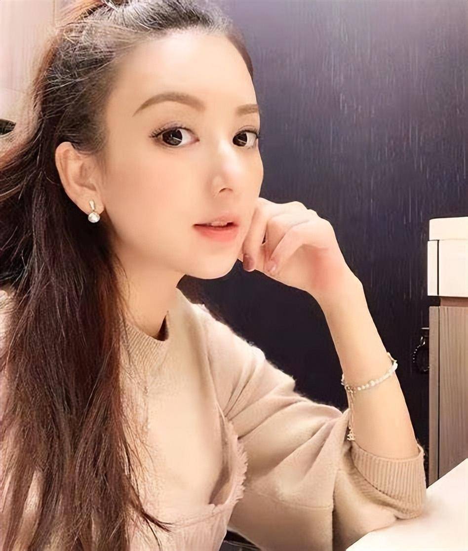 "天王嫂"方媛:时隔7年再次现身,37岁突然要出道?