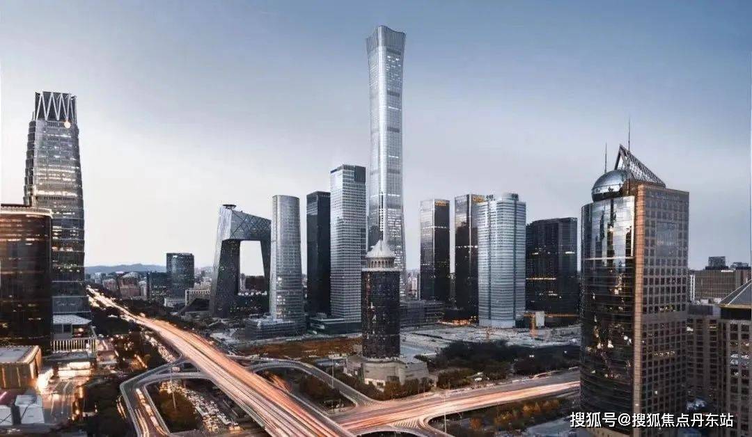 【物业】:梵象物业/30元/﹐【容积率】:21【交房时间】:东塔2016年