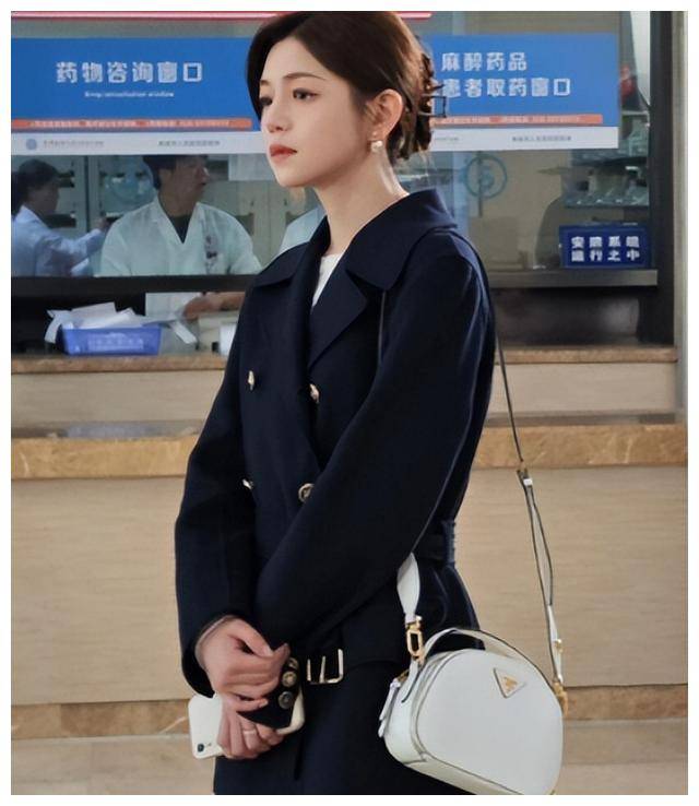 学历高情商高颜值,还能迁就陈晓,难怪陈晓会放弃赵丽颖,选择了陈妍希