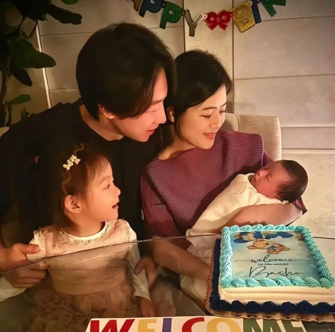 陈辰:从璀璨主持到幸福人妻,事业与爱情双丰收的魅力