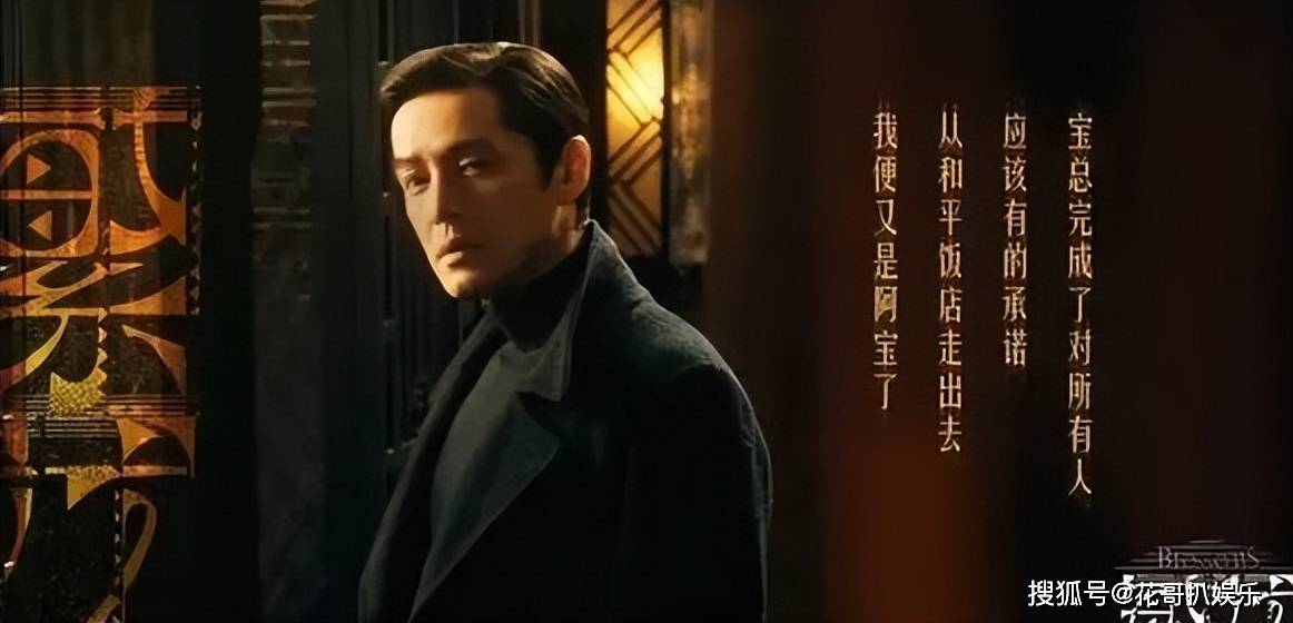 日前有娱记拍到,胡歌和黄曦宁一起外出购物,视频中的两人并排行走,推