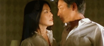 其中一段两人的激情戏,林熙蕾一头黑色长发,身穿白色衬衫与刘德华拥吻