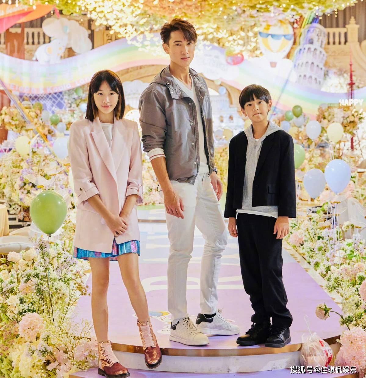 吴尊晒与妻子28年前的同框照,女儿跟妈妈年轻时一模一样_林丽吟_事业