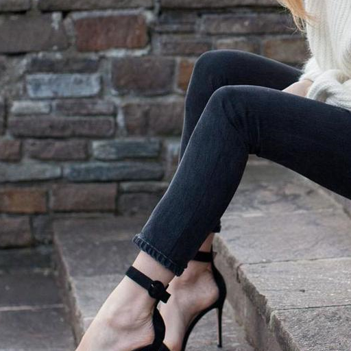 都说会穿高跟鞋的女人最有魅力,穿上细高跟鞋,简直美哭了