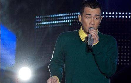 其实陈小春是舞蹈训练班出身,曾给张国荣,谭咏麟以及梅艳芳等人伴 ..