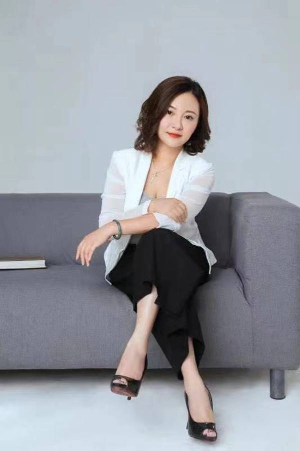 【祥龙贺岁】陈海霞律师向全国人民拜年_团队_法律_人才