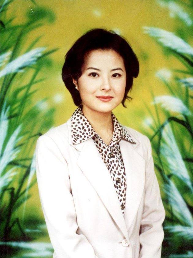 央视著名主持人张泉灵:嫁大18岁丈夫,最红时辞职,如今怎样了?