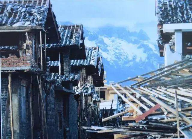 28年前丽江"2·3"地震时结婚的那对新人,怎么样了?_赵丽芳_房子_婚礼