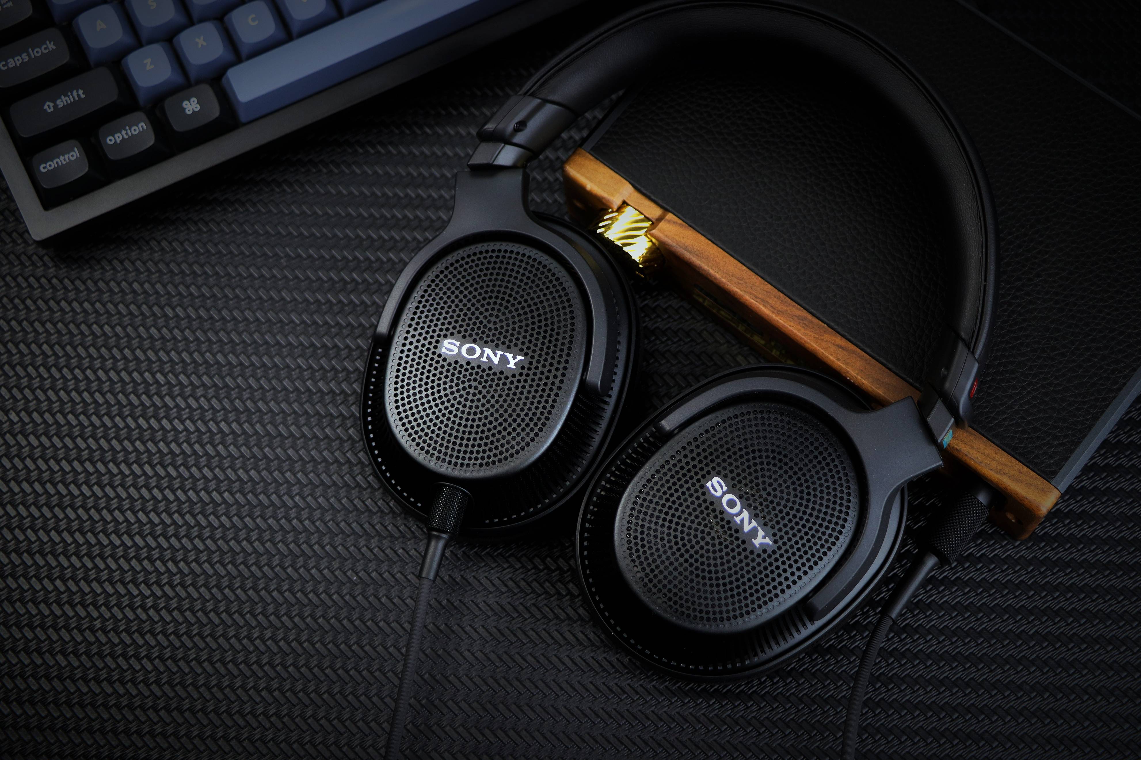 耳机人声解析素质不高,这些气息细节会被掩盖,这些问题没有出现在mdr