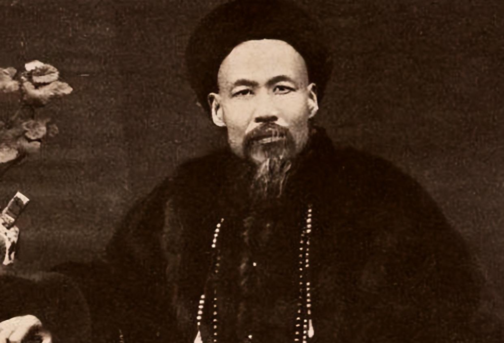 他是历史有名的"活阎王",专杀纨绔子弟,却无人敢动,安享晚年_彭玉麟