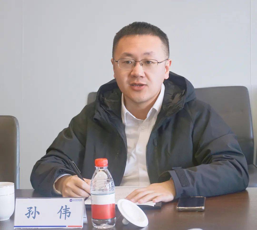 山西省吕梁市教育局局长赵雪宏一行到海亮素质教育集团