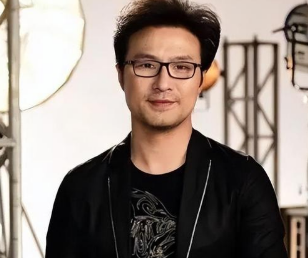 汪峰的四任妻子,有钱也比不上他的花心,美女愿意嫁他