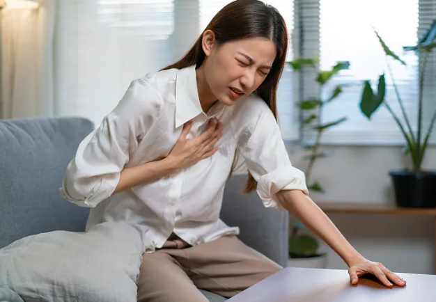 女人心脏不舒服图片图片