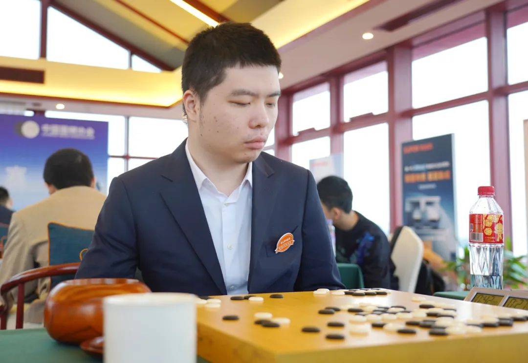 四台:连笑九段胜王楚轩四段三台:周睿羊九段负韩一洲八段二台:谢科