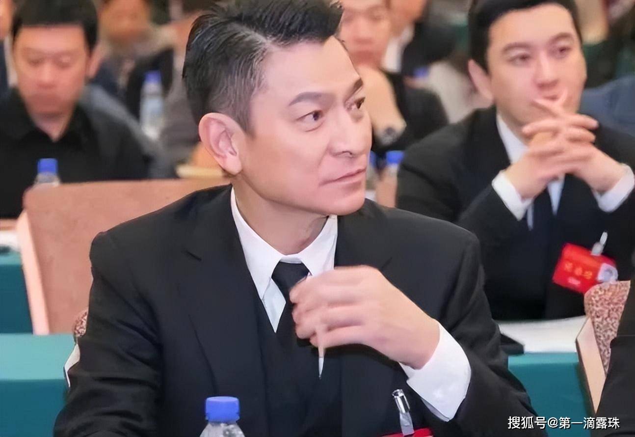 是装有文化,还是真近视或老花眼_刘德华_周迅_影视圈