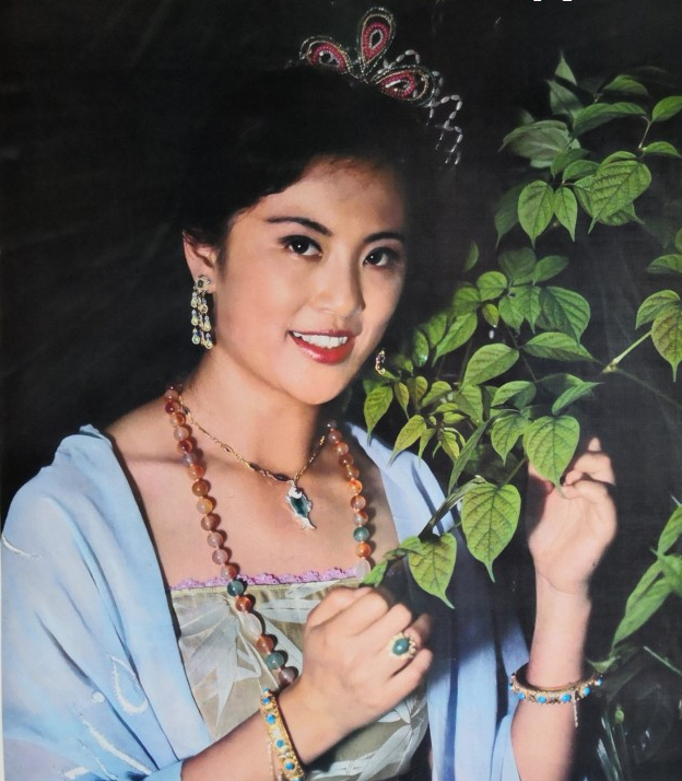 男排主帅汪嘉伟现状:51岁二婚娶将门虎女,背靠大山成