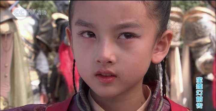 7岁以童星出道,最为出名的就是《宝莲灯前传》中的小哪吒,一出场就给
