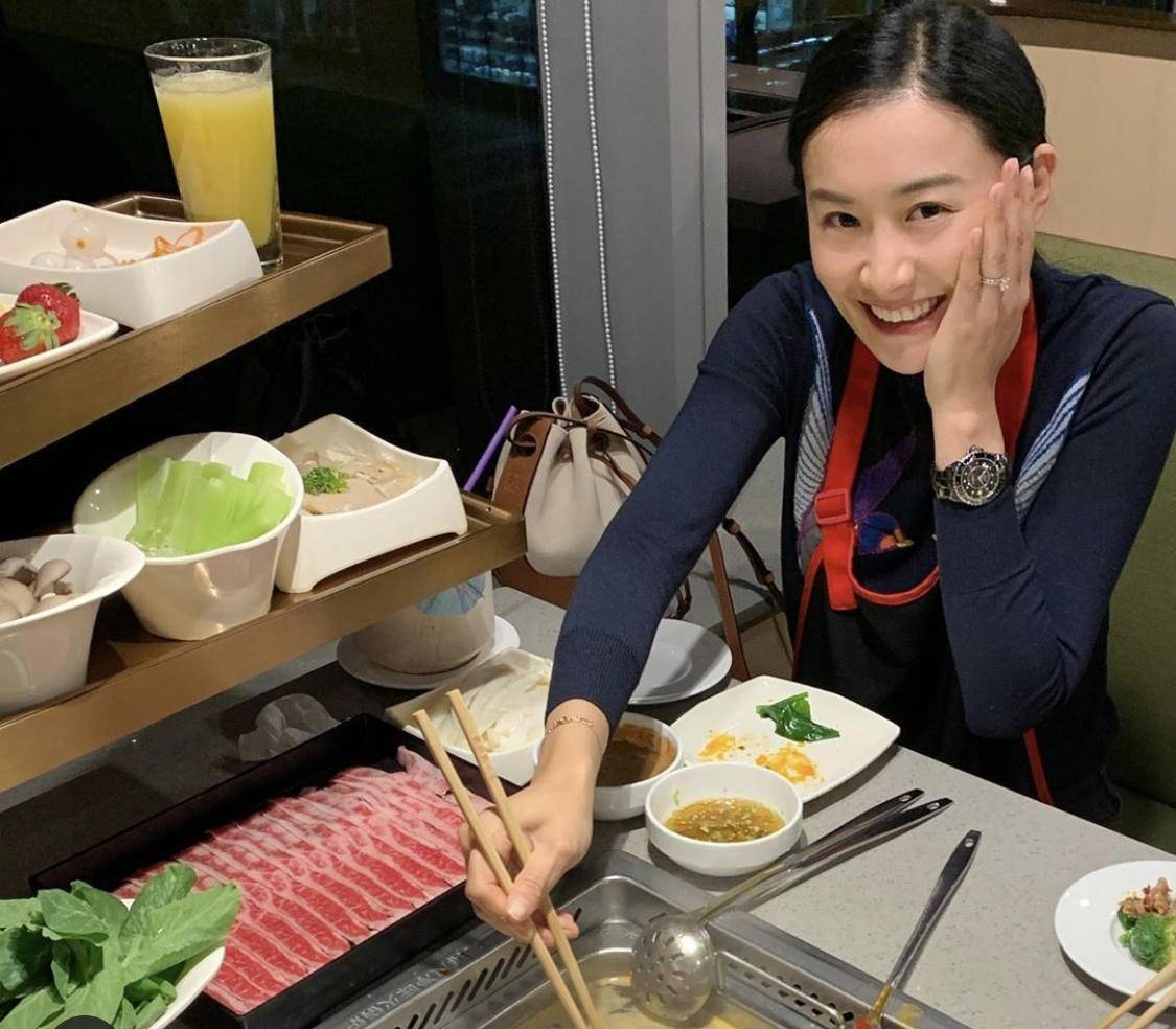 和下属谢天华发展了一段恋情,不过最后陈法拉死在了黄宗泽手上