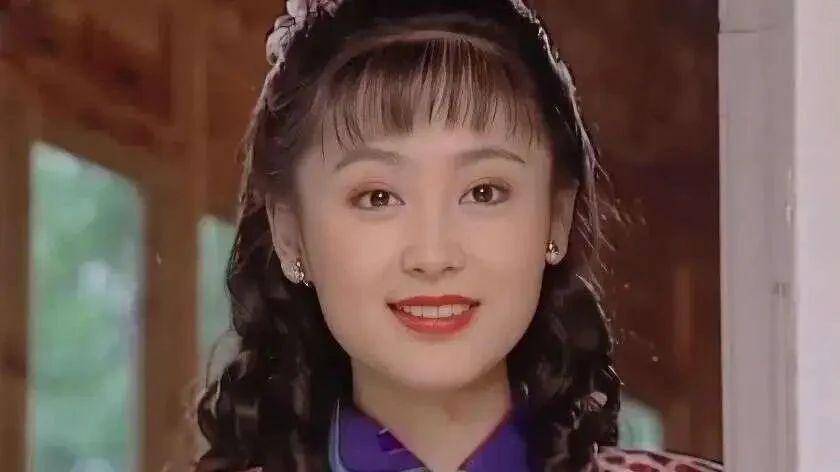 在《几度夕阳红》的试镜中,琼瑶被陈红的古装扮相所吸引,她的气质,既