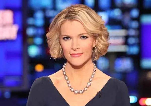 54岁桑切斯透视装出席活动,腰臀比例完美,和贝佐斯十指紧扣_梅根凯莉