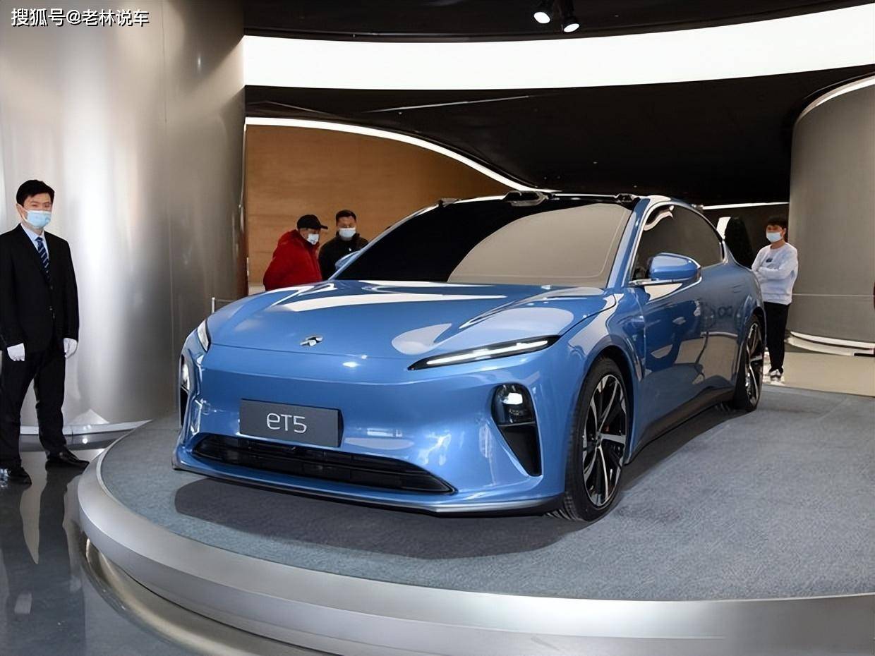 为了清理库存,蔚来et5从29.8万降至19.8万,终于挥出这