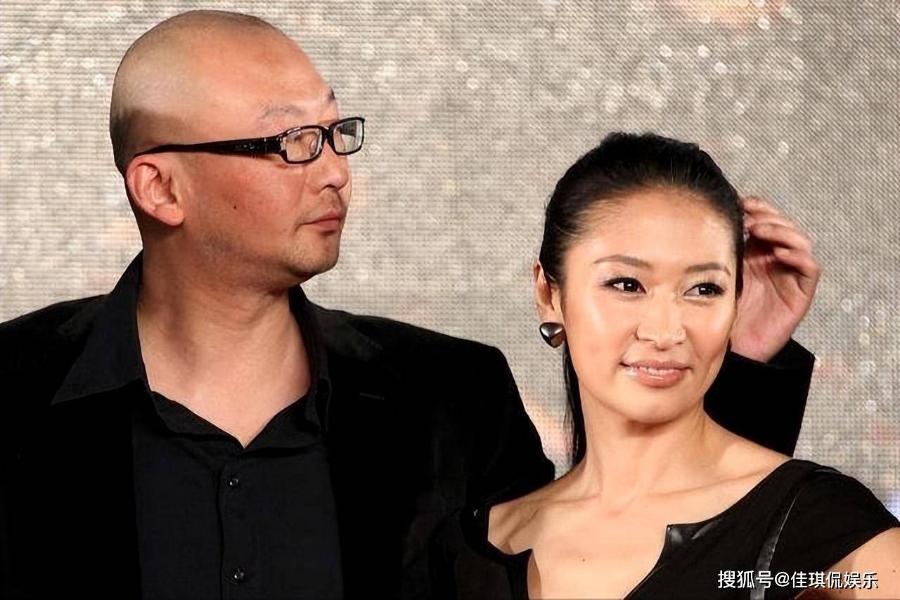 梁静晒照庆祝结婚19周年,与管虎同框面露微笑,丁昱彤又来喊话_高虎