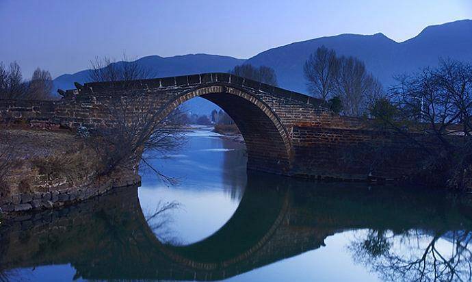 云津桥(得胜桥)是其中一座,它位于盘龙江上,曾是昆明水陆交通要道