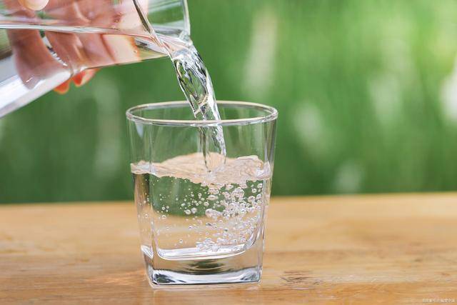 长期喝白开水与长期喝茶的人相比,身体有何区别?医生说出答案