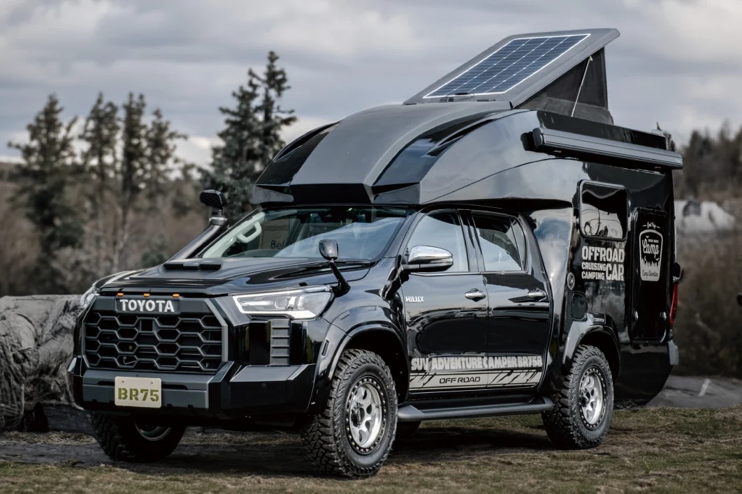 如全球首创推拉门和大型后门与智能家居兼容的"robinson ai"房车,可以