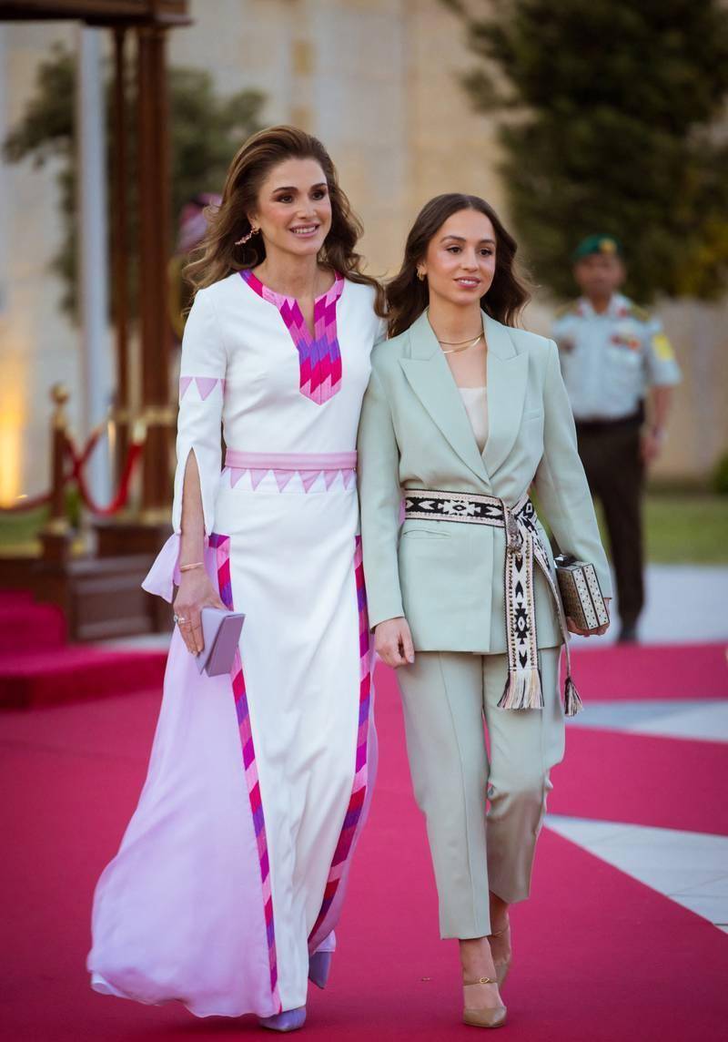 26岁约旦公主不用联姻,和富豪男友订婚很恩爱,比姑姑哈雅幸福_伊曼