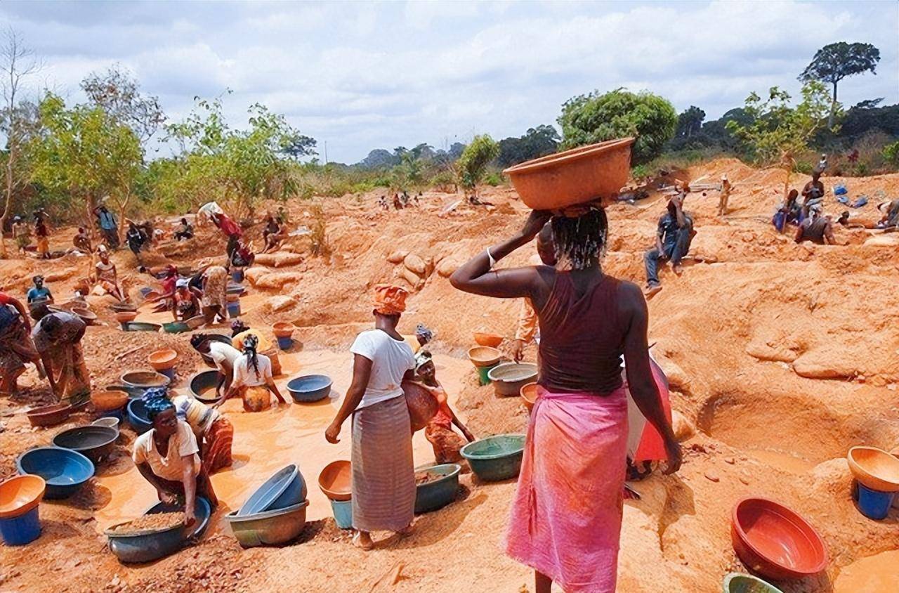 广西"上林帮"非洲淘金记:为钱殊死搏斗,常备200克金子