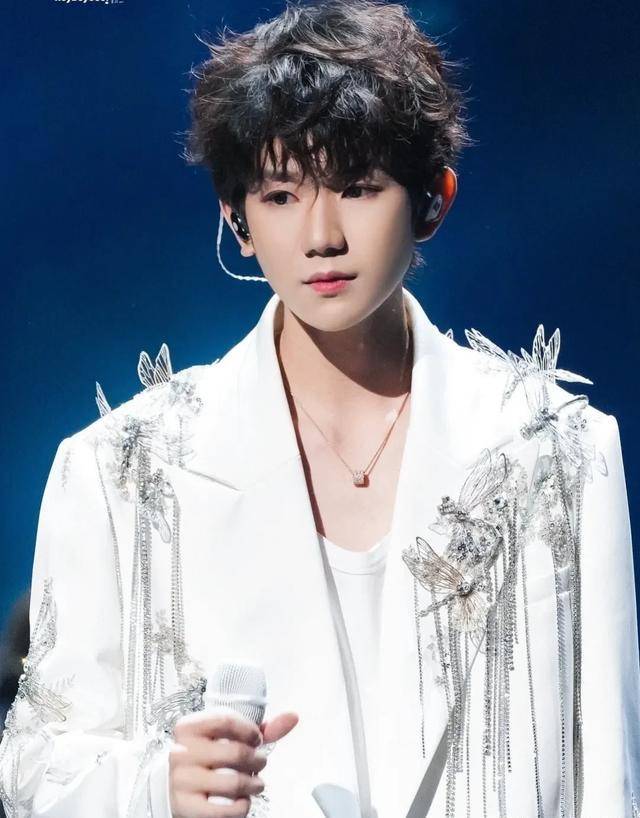 孙阳在微博之夜上抽中了王源的冻梨,一个重庆人送东北特产合适吗_孙杨