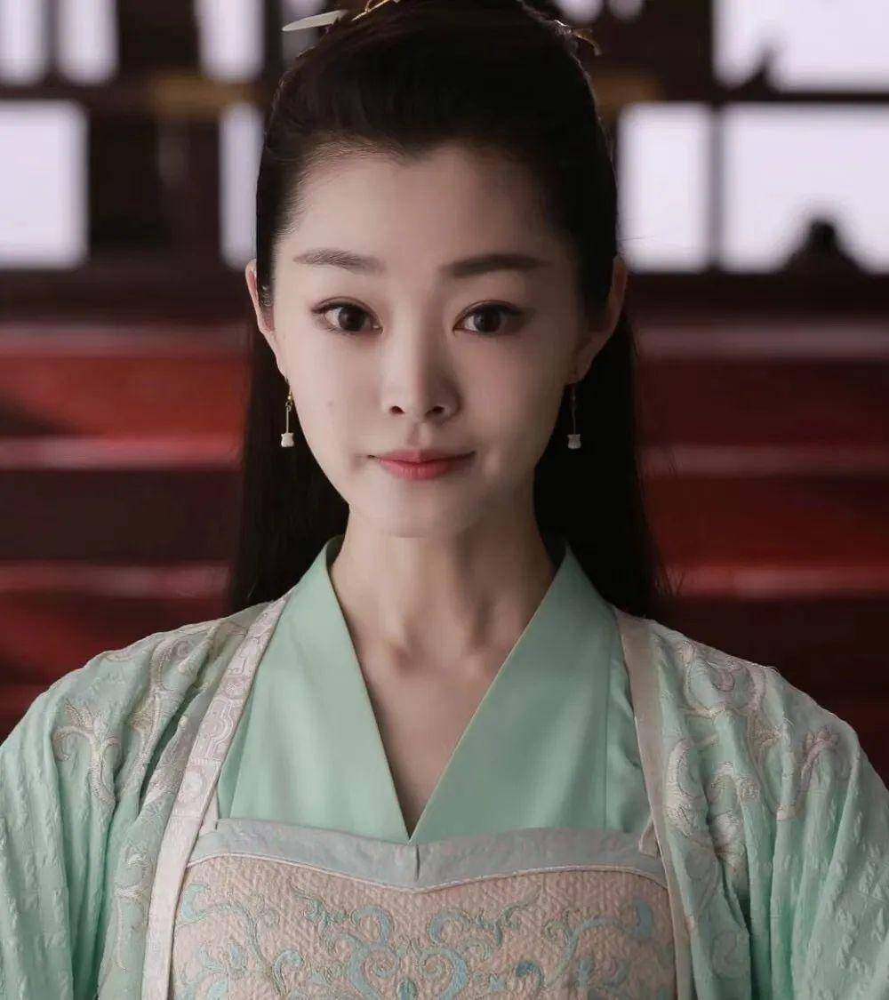 庆余年2:李沁肤白貌美,李小冉楚楚动人,都不及高露吸