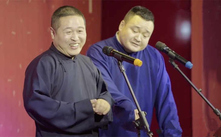 花店店主张晓晓说:"每一朵花都有它的故事和寓意.