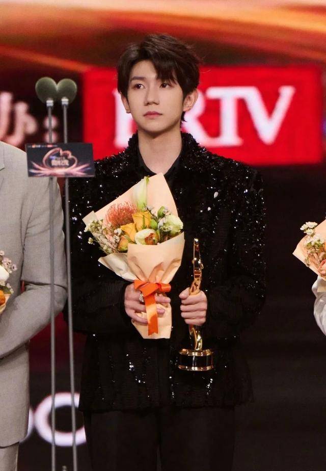 "这或许就是王源想要带给人们的温度——,无论身在何处,心在何处,都能